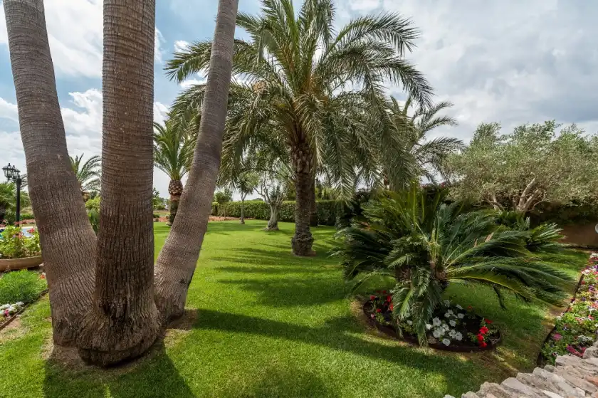 Holiday rentals in Can rovey, Inca