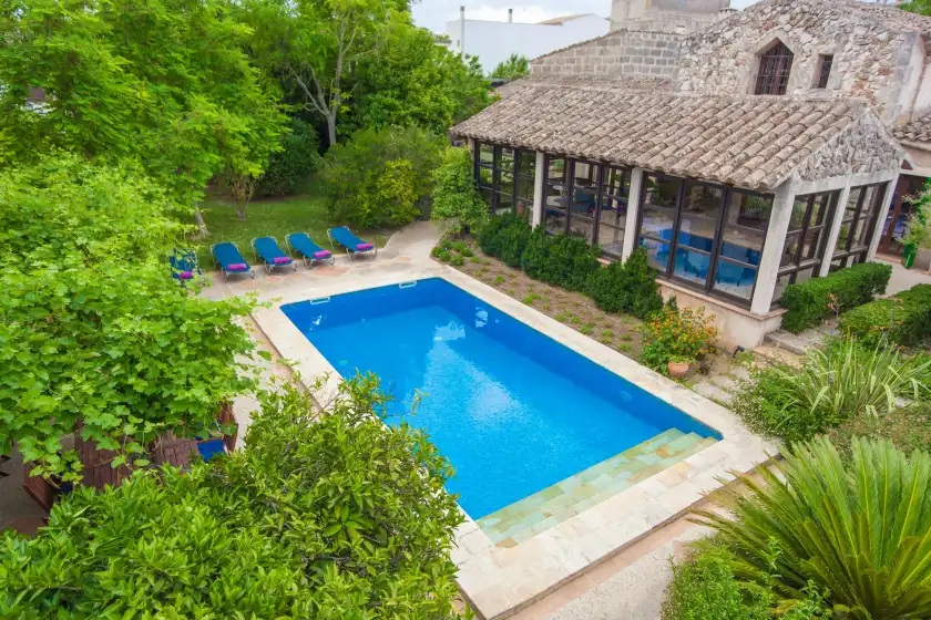 Holiday rentals in Can casta, Petra