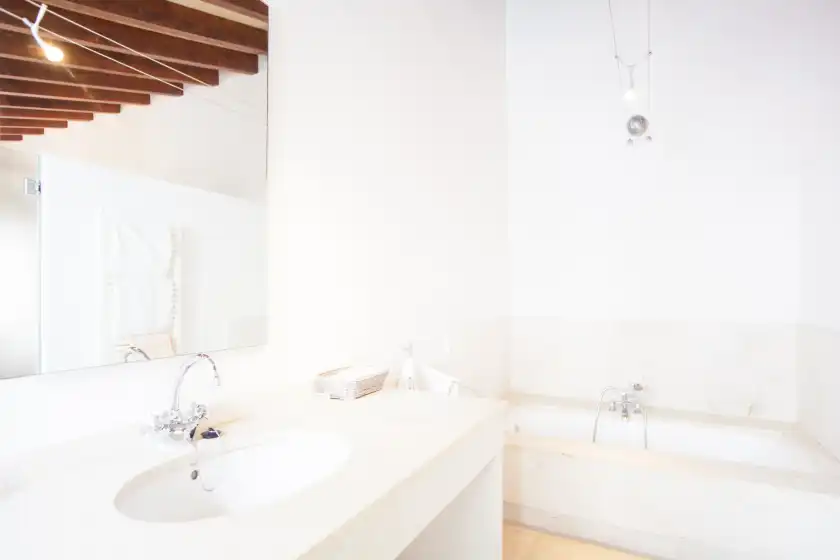 Holiday rentals in Can casta, Petra