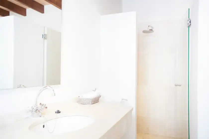 Holiday rentals in Can casta, Petra