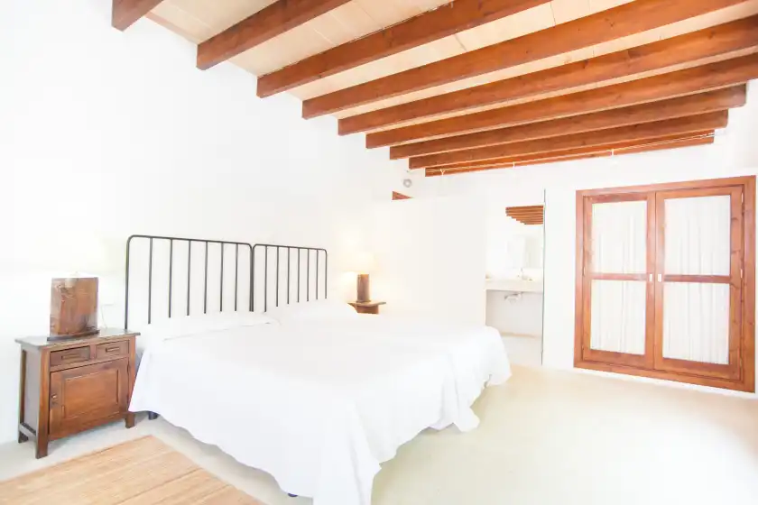 Holiday rentals in Can casta, Petra