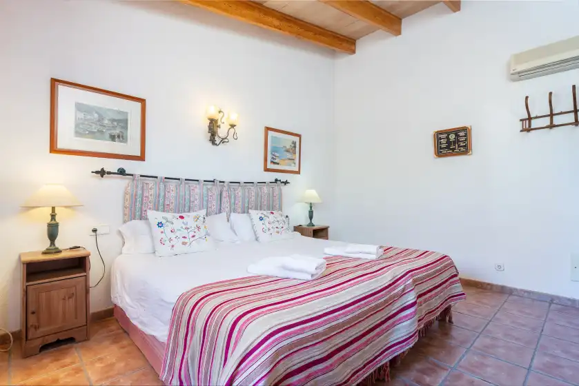 Holiday rentals in El reboster (carboneras), Maria de la Salut