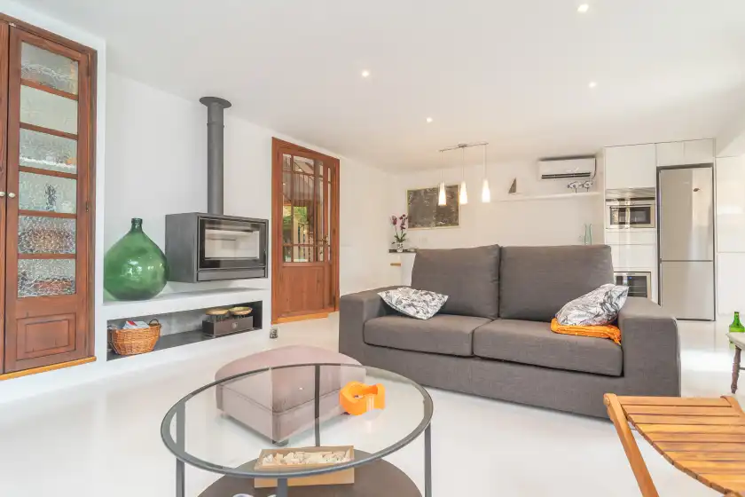 Holiday rentals in Sa teulera de pina, Pina