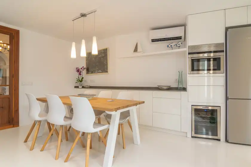 Holiday rentals in Sa teulera de pina, Pina