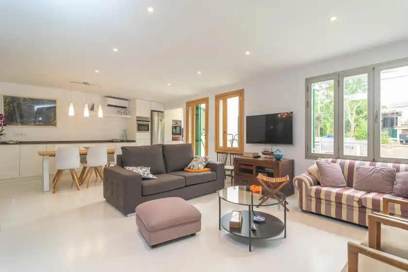 Holiday rentals in Sa teulera de pina, Pina