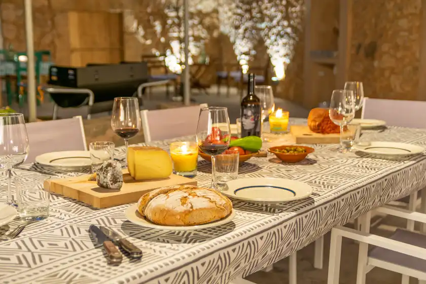 Holiday rentals in Sa teulera de pina, Pina