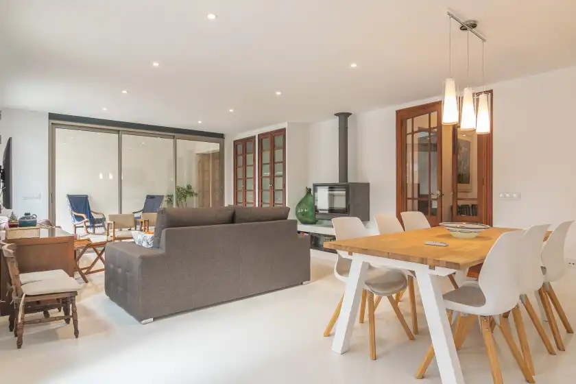 Holiday rentals in Sa teulera de pina, Pina