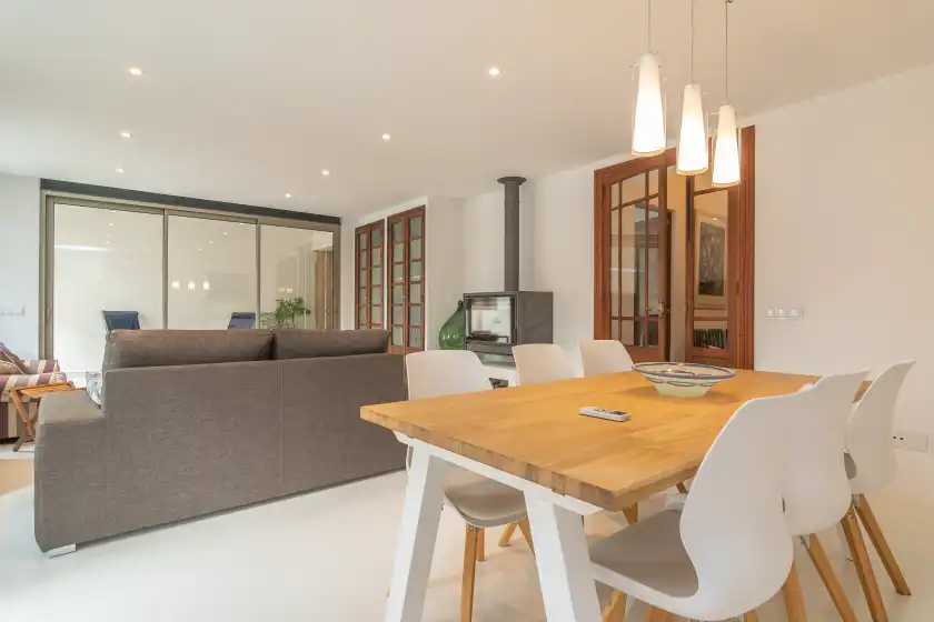 Holiday rentals in Sa teulera de pina, Pina