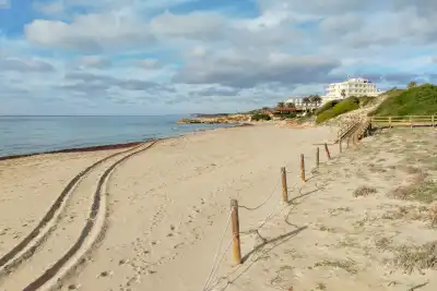 Platja de Sant Tomàs, Menorca, Vacalia.com